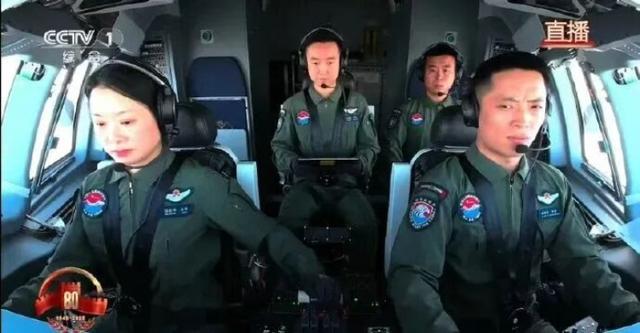 “阅兵最帅女机长”谭红梅来自重庆永川，母校：97级毕业，父母老师一直以她为傲